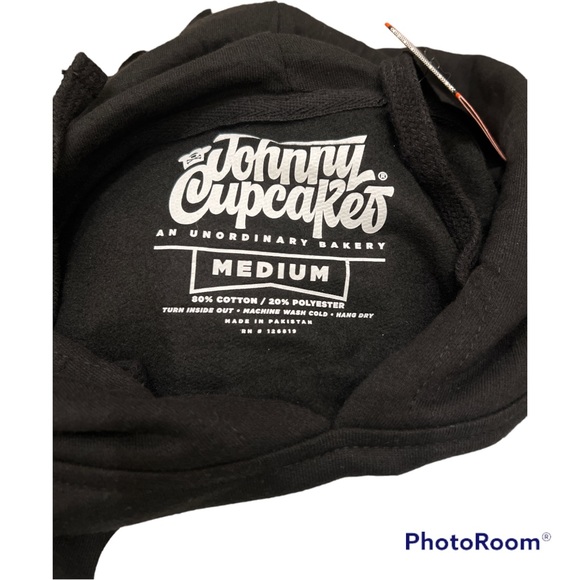 Johnny Cupcakes Boston classic crossbones pullover hoodie black Medium unisex - Picture 4 of 6